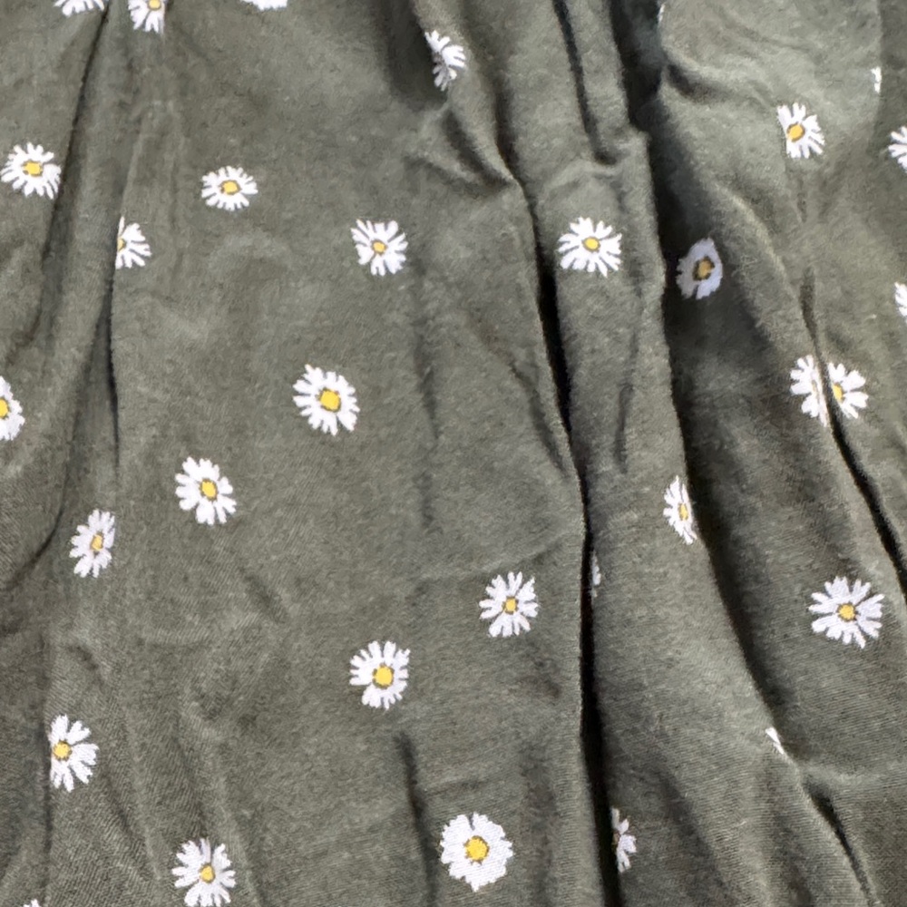 No Boundaries Olive Green Daisy Print Strappy Halter Top - Picture 4 of 4